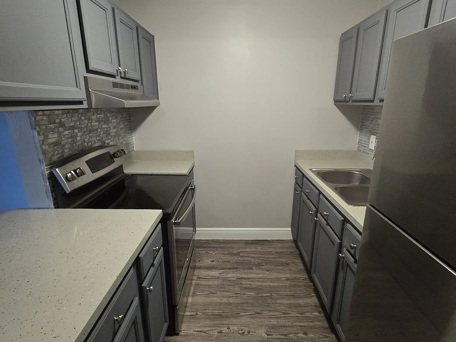 2 bed, 850 sqft, $1,300 — Photo 2