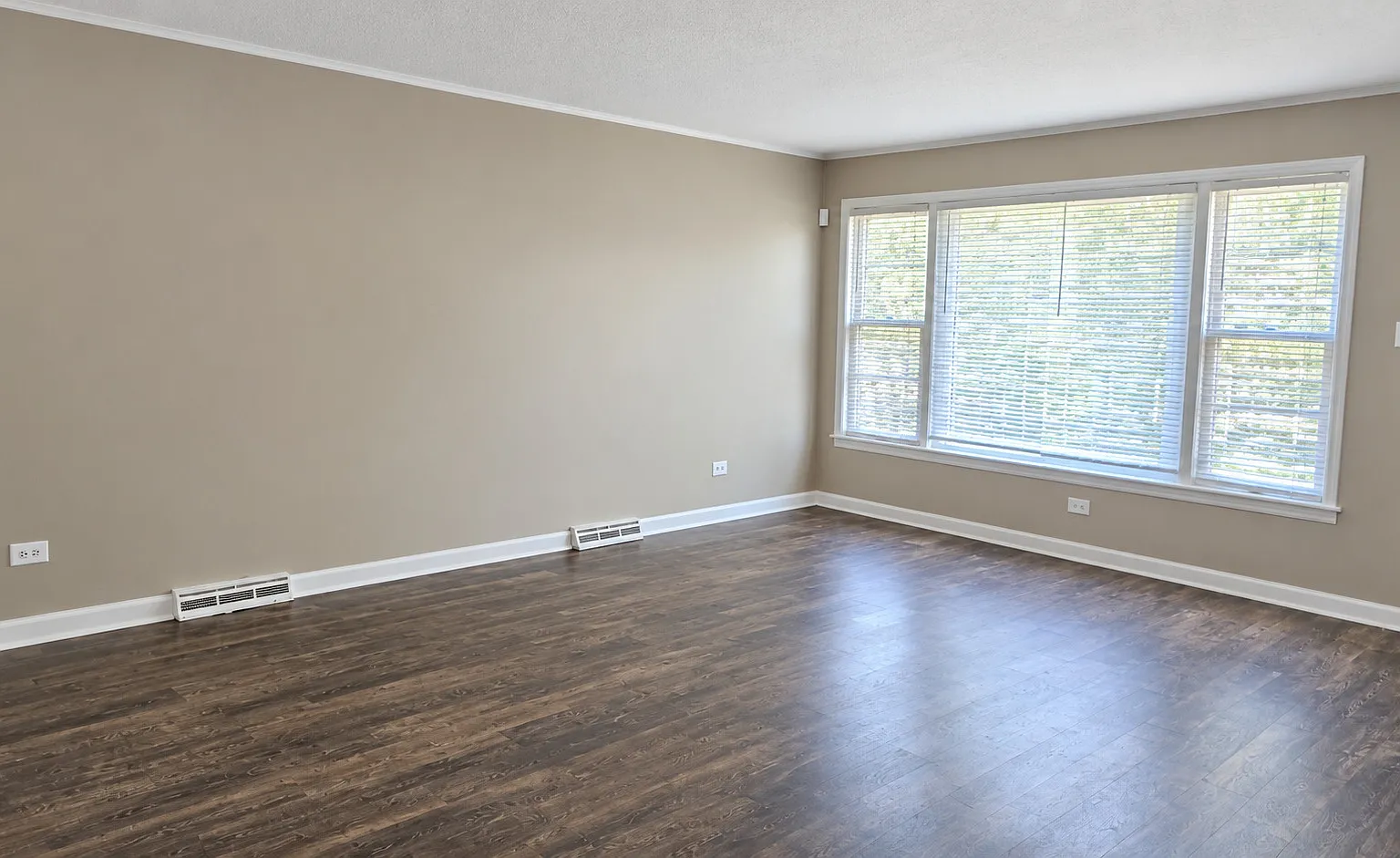 3 bed, 1197 sqft, $2,300 — Photo 2