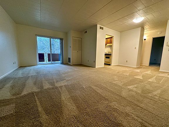 3rd image of 360 Maryland Ave House 201