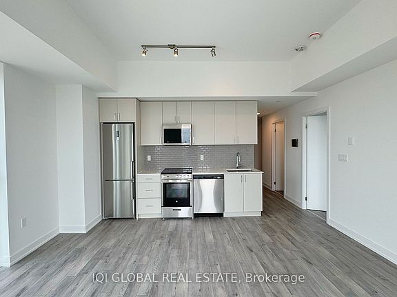 3rd image of 1005 Dundas St E #556