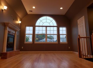 22 Dunwood Rd #B, Pt Washington, NY 11050