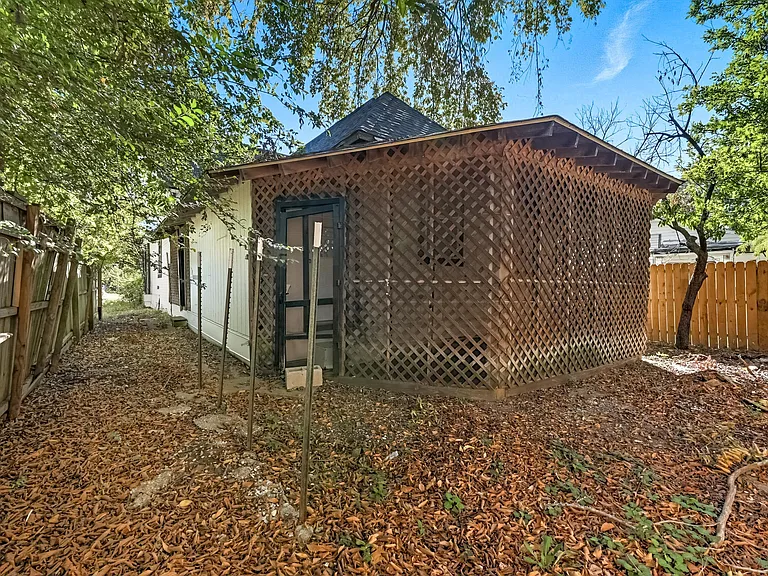 728 S Elm St — Photo 17