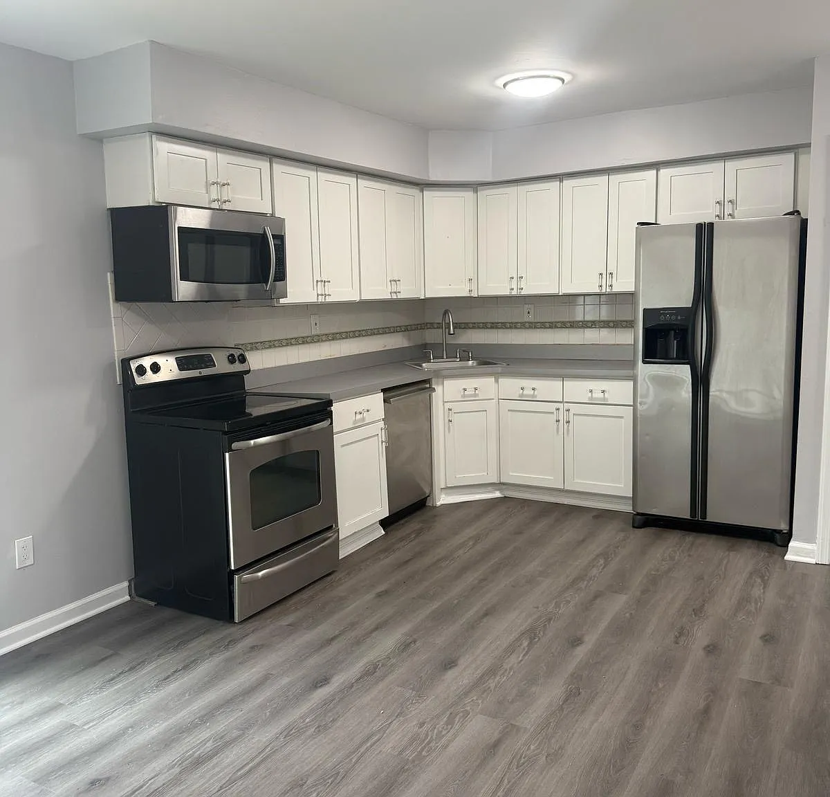 3 bed, 1130 sqft, $2,050 — Photo 4