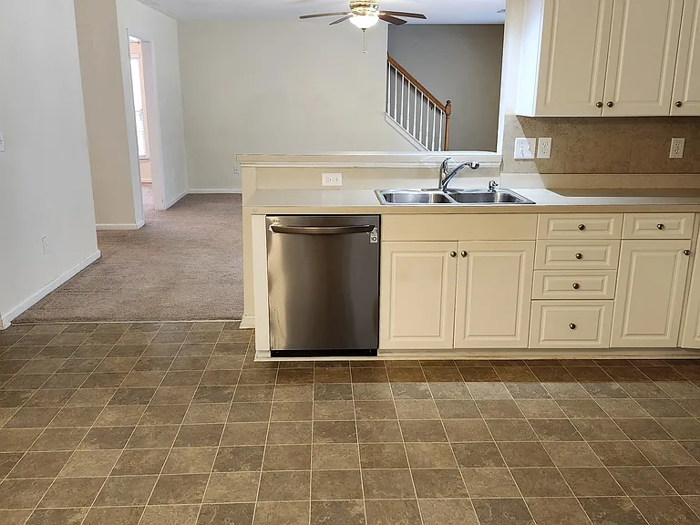 429 Buttonbush Ct — Photo 12