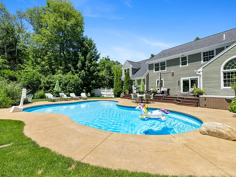 1 Boxwood Rd — Photo 3