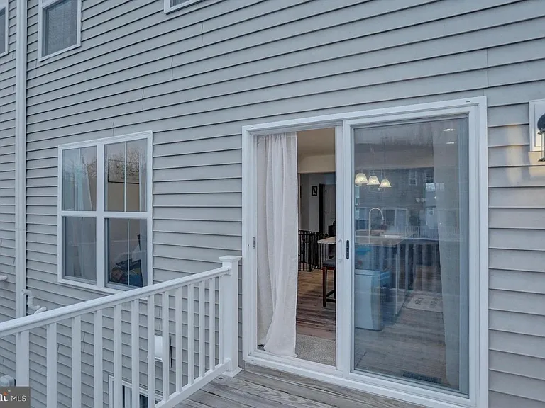 8153 Lenker Dr — Photo 16