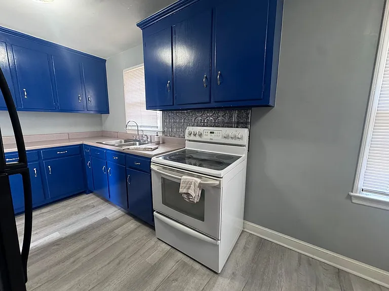 302 Brookwood Ave — Photo 4