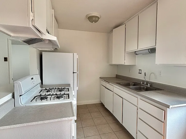 1401 W 169th St #19 — Photo 3