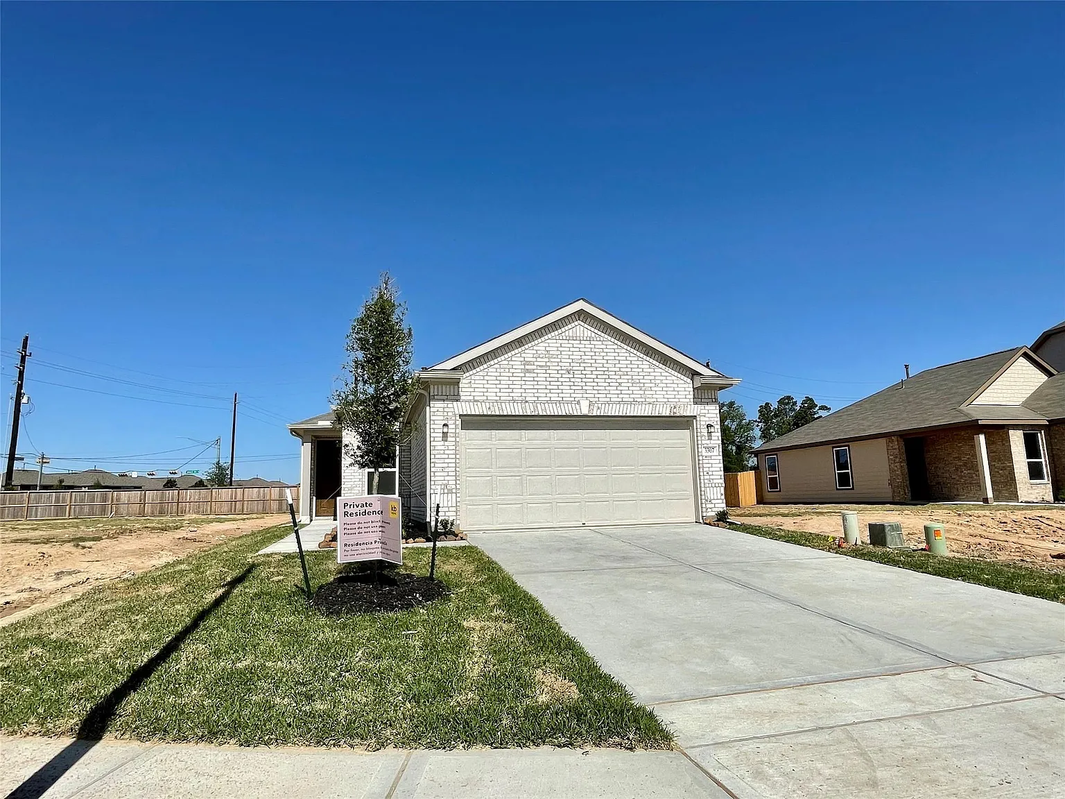 3 bed, 2.0 bath, 1585 sqft, $2,000 — Photo 3
