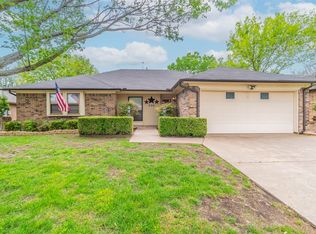 926 Thistle Ridge Ln, Arlington, TX 76017