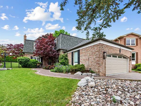 416 Victor Ct, Pickering, ON L1W 3J8