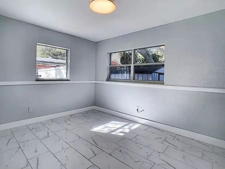 2820 Park St N — Photo 17