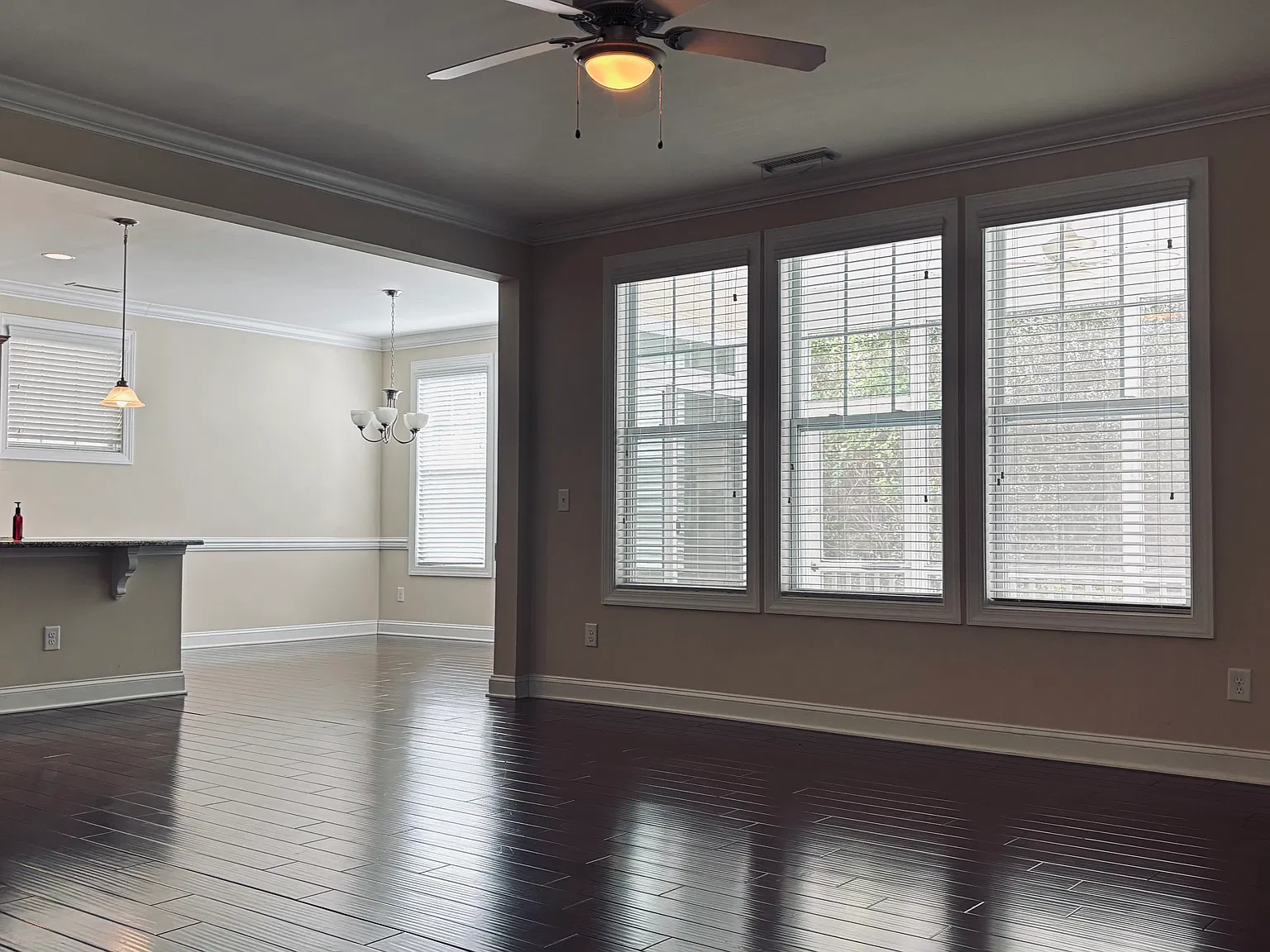 5 bed, 3000 sqft, $2,800 — Photo 4
