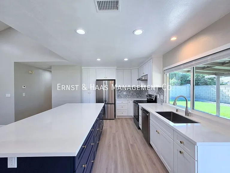 13118 Carolyn St — Photo 8
