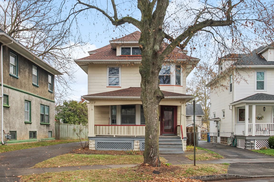 Post Ave-S2211-001.jpg