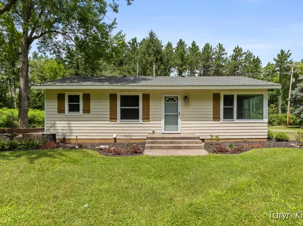 744 9th St, Plainwell, MI 49080