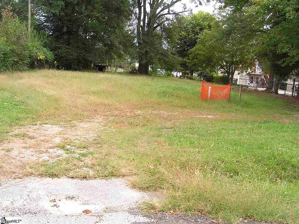2nd image of 115 W Marion Rd