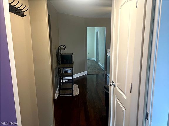 5th image of 233 Walnut St