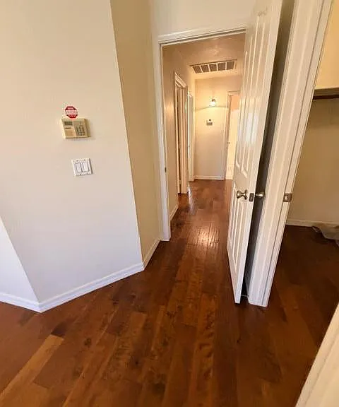 2560 S Vineyard — Photo 27