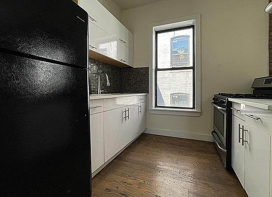 2nd image of 553 Howard Ave APT 10
