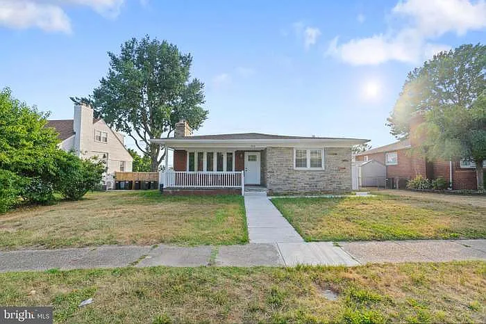 3 bed, 2045 sqft, $1,975 — Photo 2