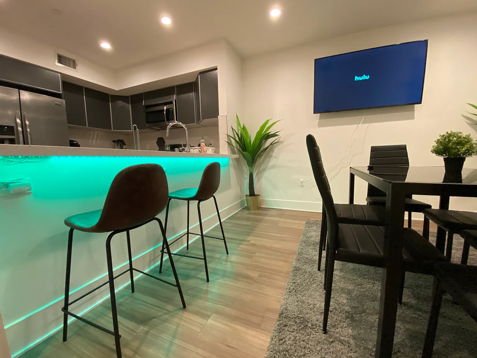 4 bed, 1400 sqft, $1,450 — Photo 1