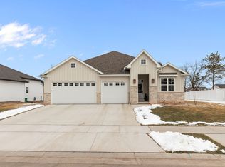 N9046 Southtowne Dr, Menasha, WI 54952