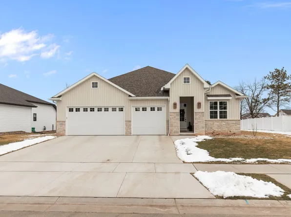 N9046 Southtowne Dr, Menasha, WI 54952