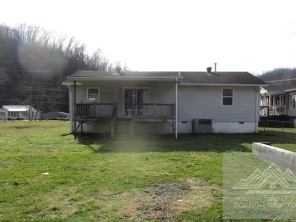210 Riverview Dr, Matheny, WV 24860