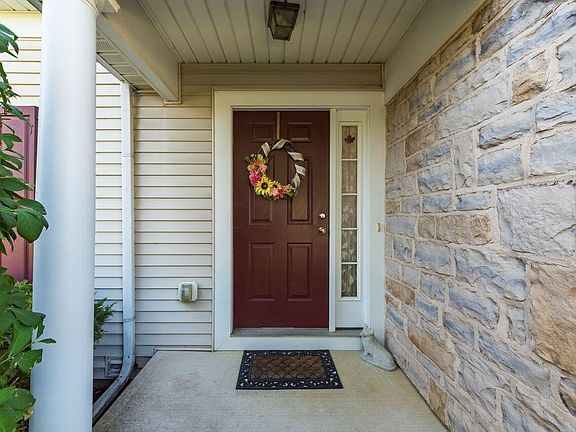 4th image of 611 Fernwood Pl