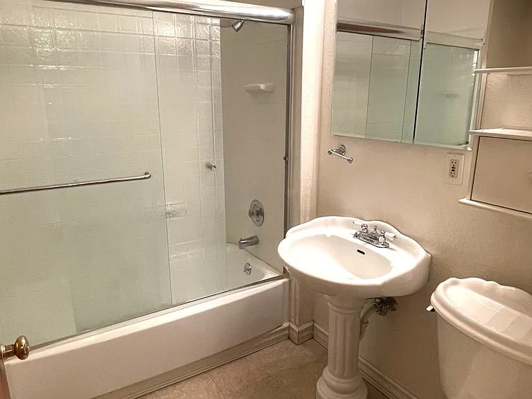 89 N Waverly Pl #E — Photo 10