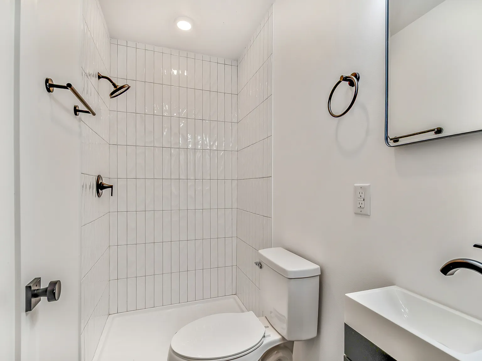 2 bed, 800 sqft, $1,700 — Photo 3