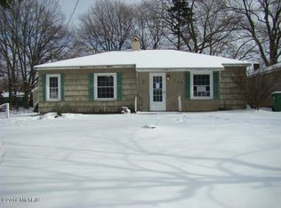 348 29th St N, Springfield, MI 49037