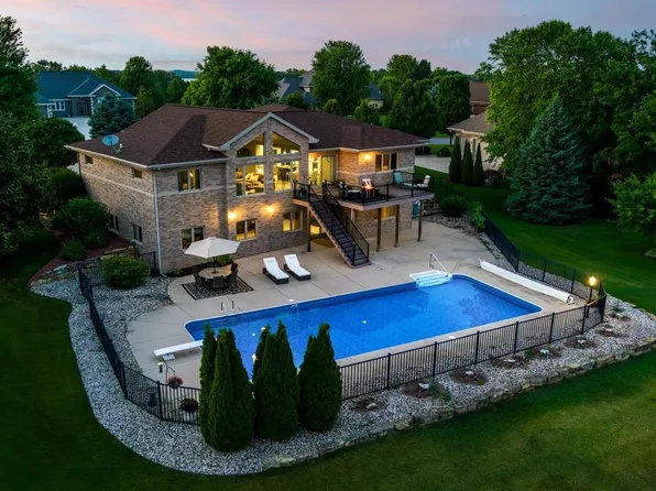 3011 Linnerud Drive, Stoughton, WI 53589