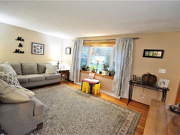 5th image of 413 Yorkshire Blvd