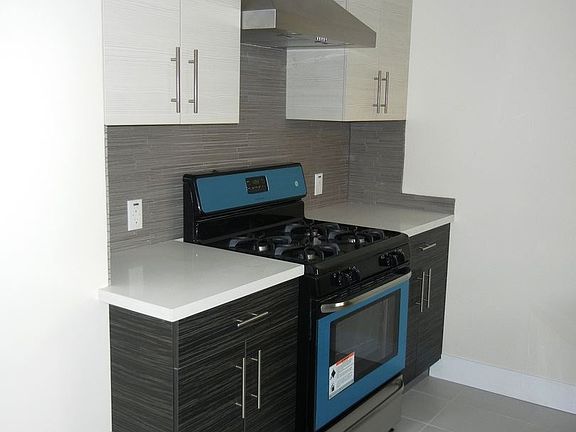 4th image of 4342 Babcock Ave Unit 302