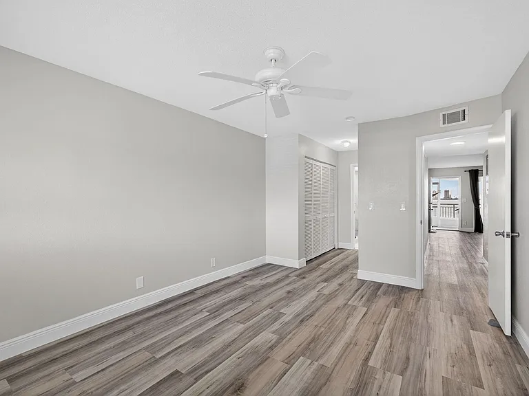 100 Shore Ct #208 — Photo 34