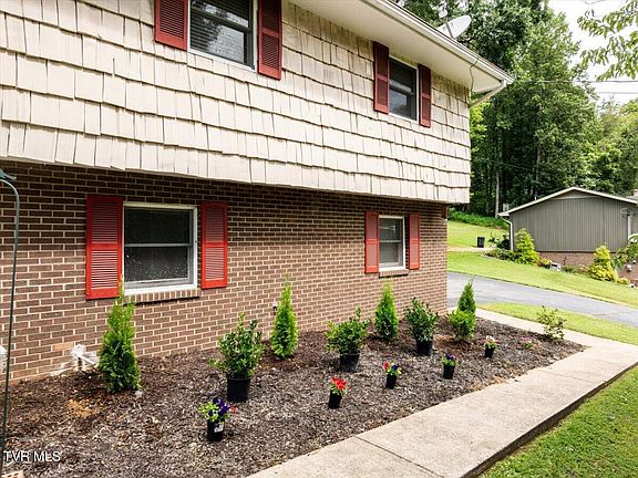 4th image of 4408 Fieldstone Dr