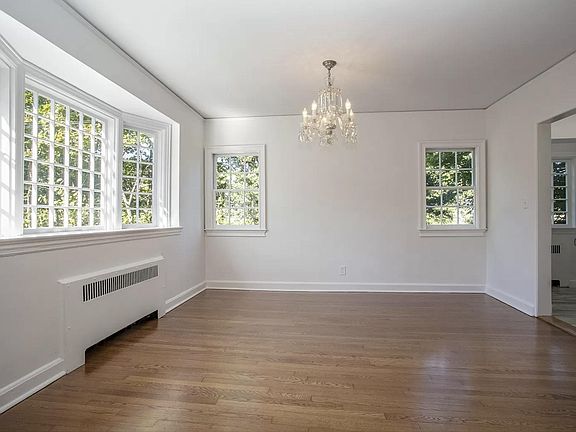 4th image of 15 Douglas Ln
