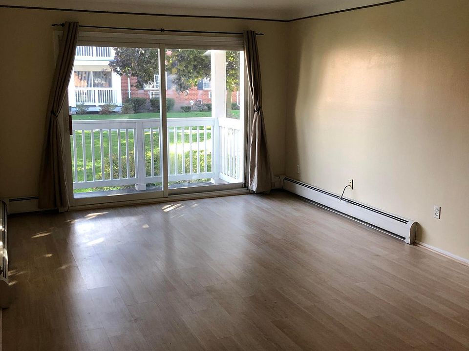1st image of 2445 Torquay Ave APT 106