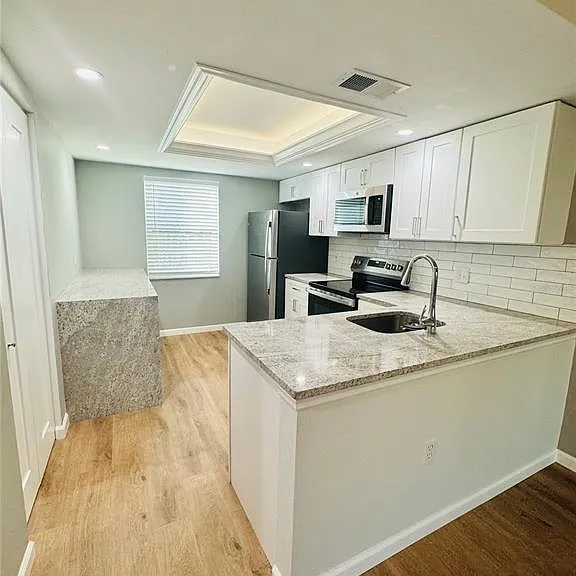 203 Meadow Ln — Photo 2