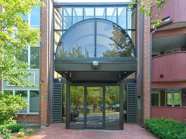 100 Rosemary Way APT 327, Needham, MA 02494