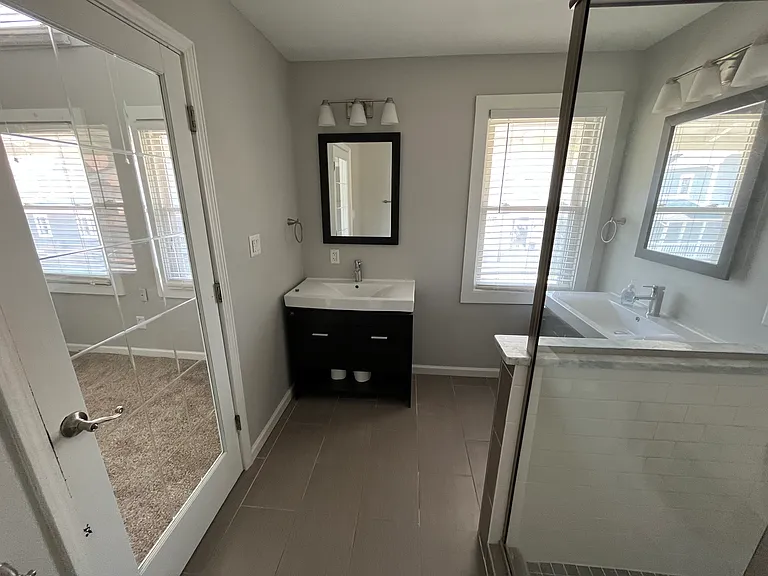 Master bathroom with Jack and Jill sinks