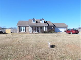 150 Chase Dr, Deatsville, AL 36022