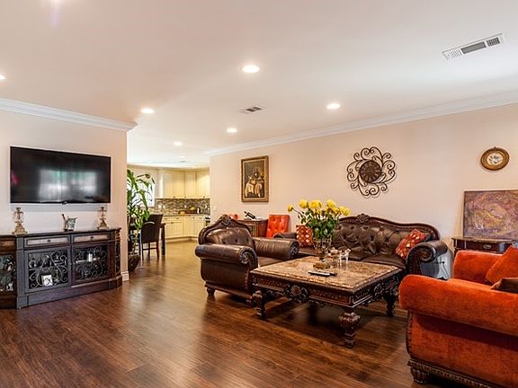 4th image of 1319 N Griffith Park Dr