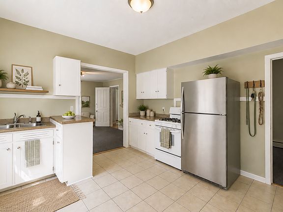 5th image of 2541 Aldrich Ave S #1