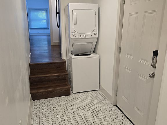 4th image of 3936 Mercier St APT 2
