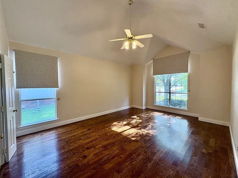 2720 Millwood Dr — Photo 16