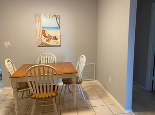 2908 Clark Rd APT 8, Sarasota, FL 34231