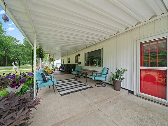 2nd image of 3060 Ridgewood Ave